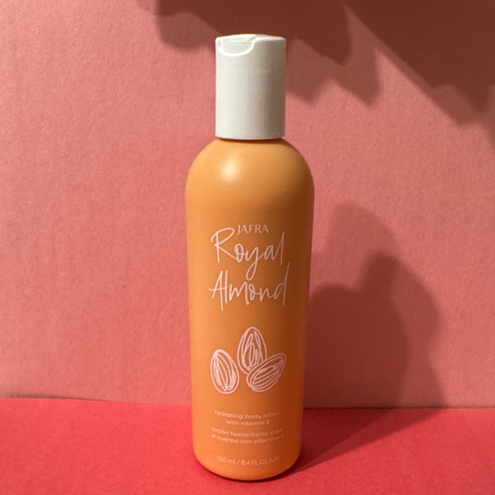JAFRA Royal Almond Hydrating Body Lotion - Orange